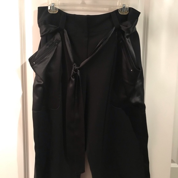 NWOT Tuxedo Crepe Satin Pocket Crop - Picture 1 of 3